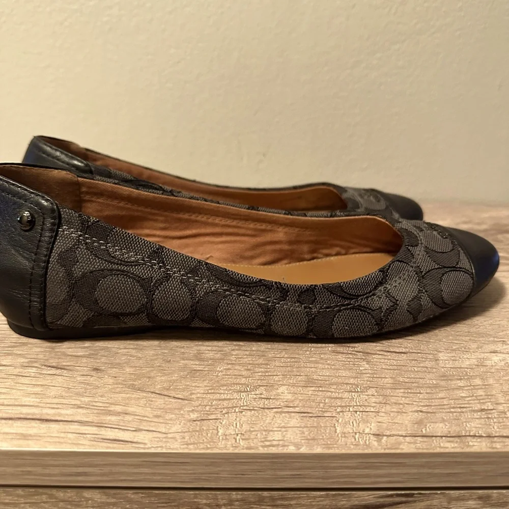 Women’s Coach flats - Picture 2 of 6